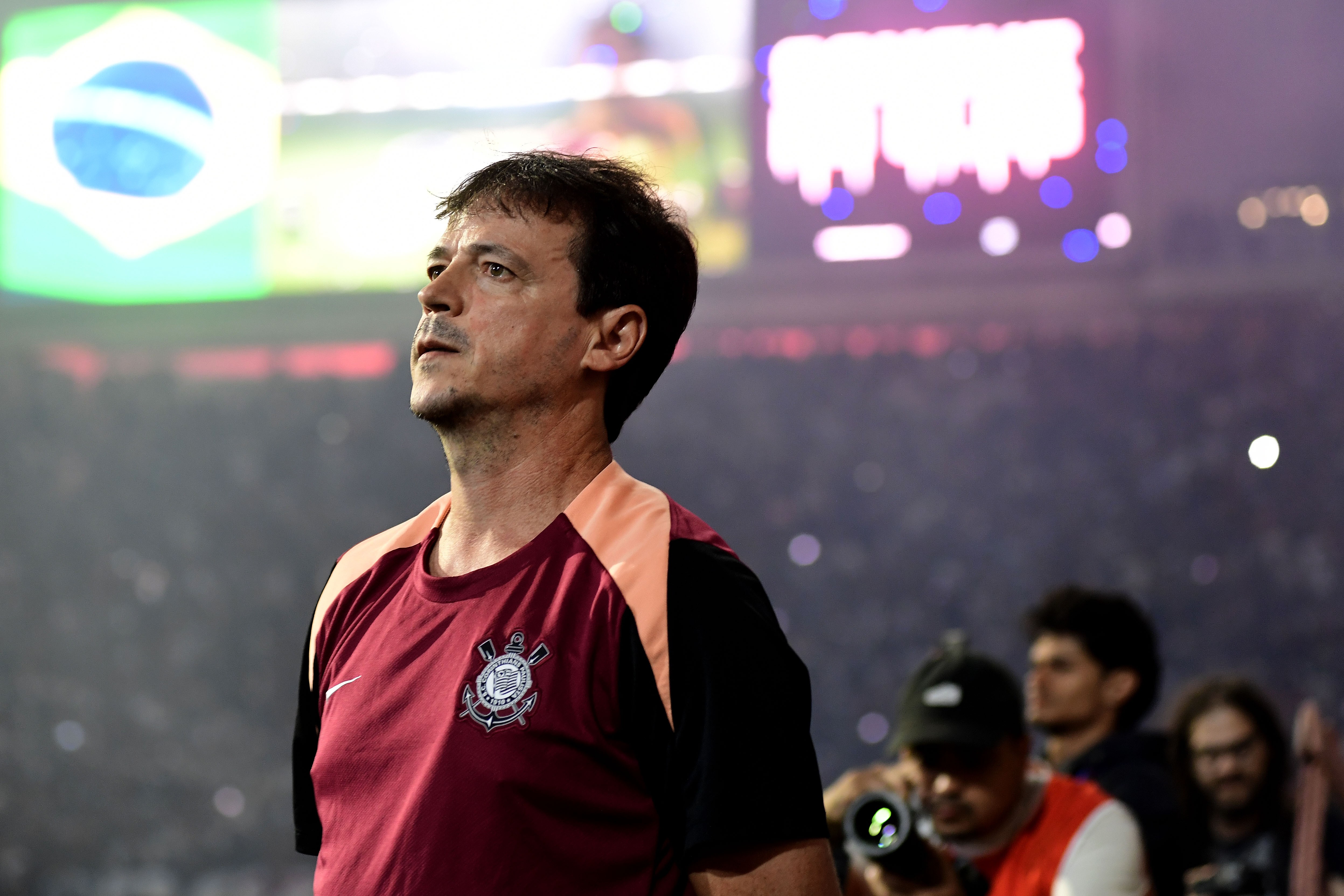 Diniz vê virada de chave no Corinthians após Dérbi com dois expulsos