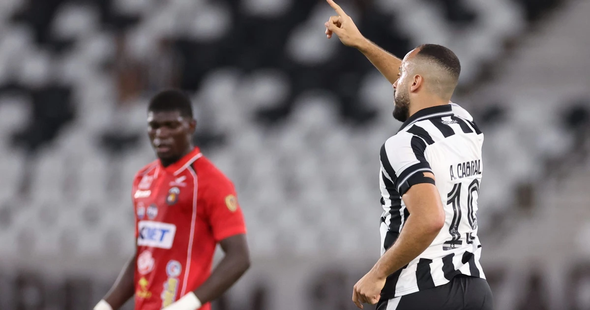 Arthur Cabral entra contra o Caracas e vira peça rara do futebol brasileiro