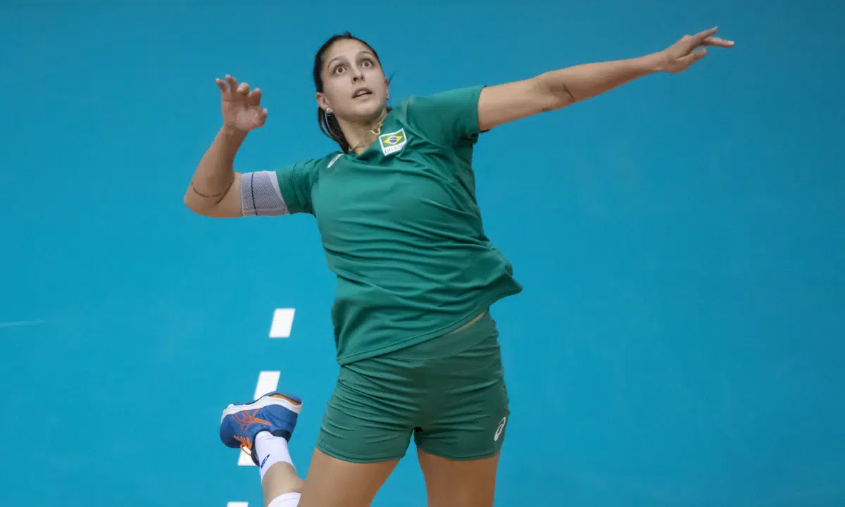 Ana Beatriz Correa anuncia aposentadoria do vôlei aos 34 anos