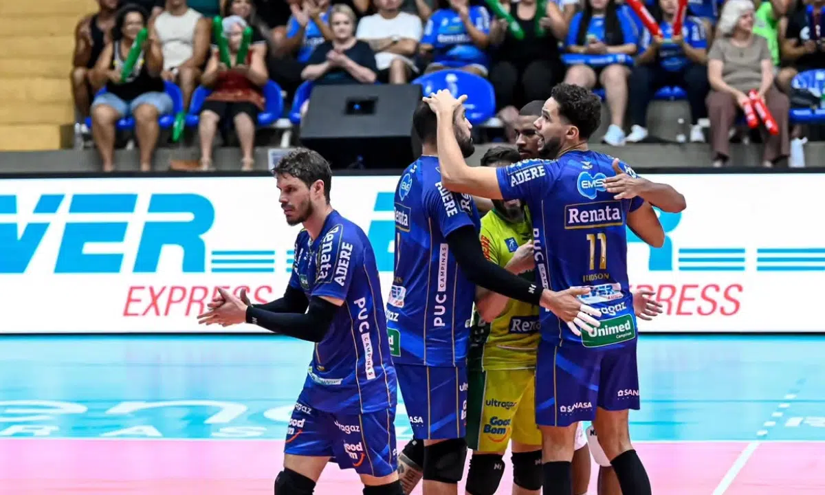 Vôlei Renata bate Monte Carmelo e fica a um passo da semi da Superliga