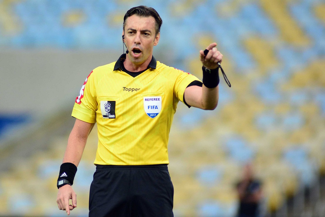 Raphael Claus volta ao Fla-Flu e reacende alerta no Maracanã