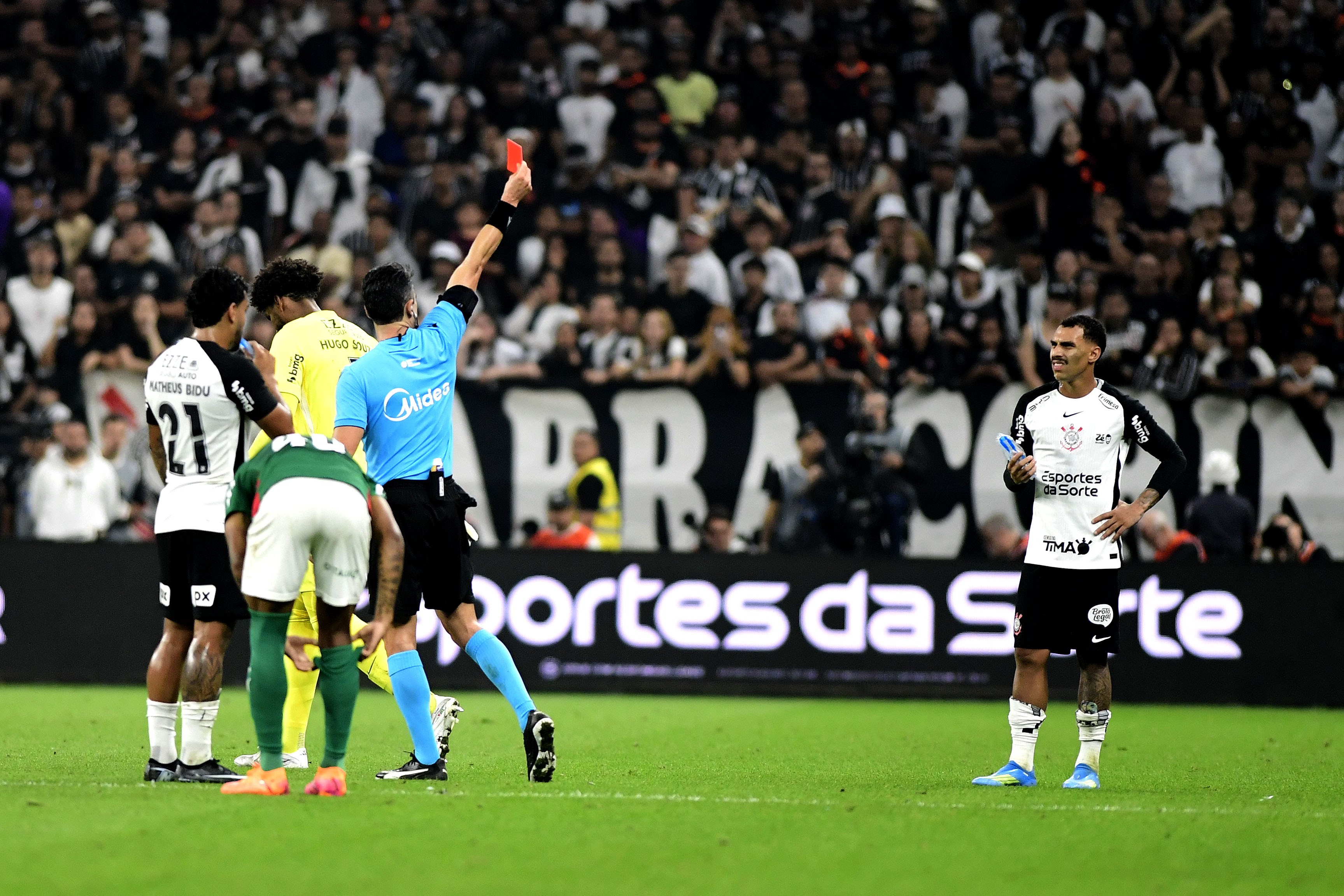 Corinthians x Palmeiras: o lance que PC de Oliveira chamou de erro muda tudo