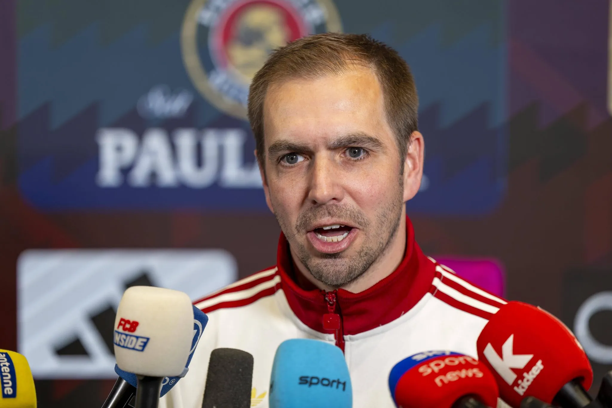 Lahm vê escola espanhola como modelo superior e acende alerta na Alemanha