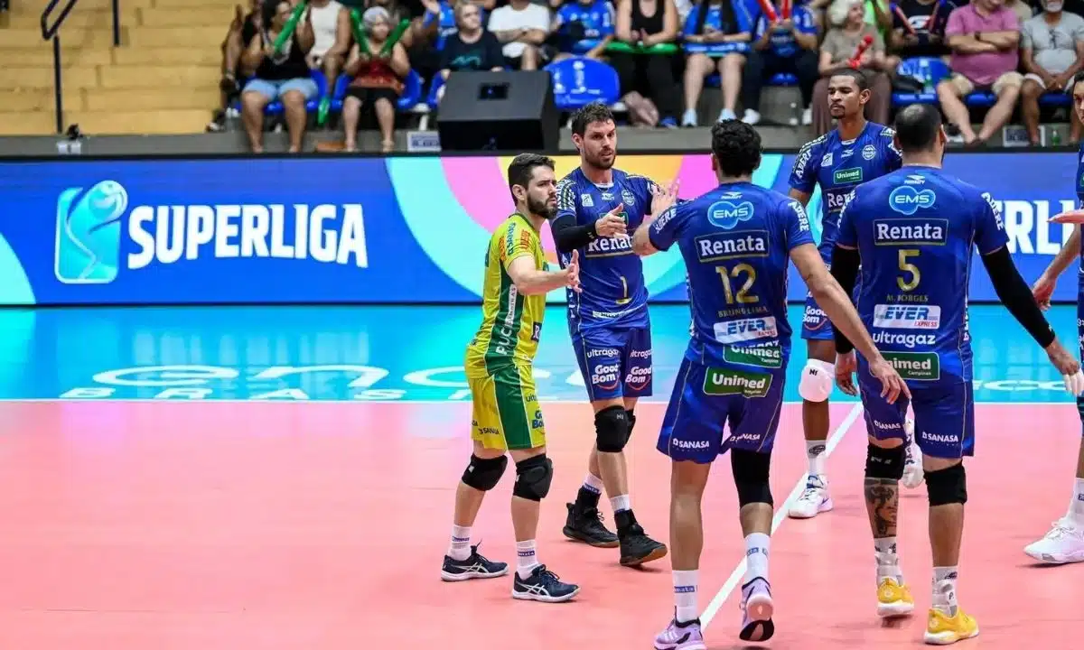 Vôlei Renata pode selar vaga fora de casa e manter série perfeita