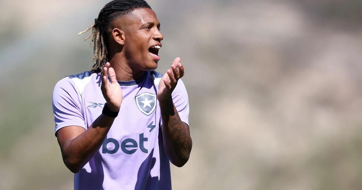 Botafogo prepara a venda de Danilo e um detalhe trava Palmeiras e Flamengo