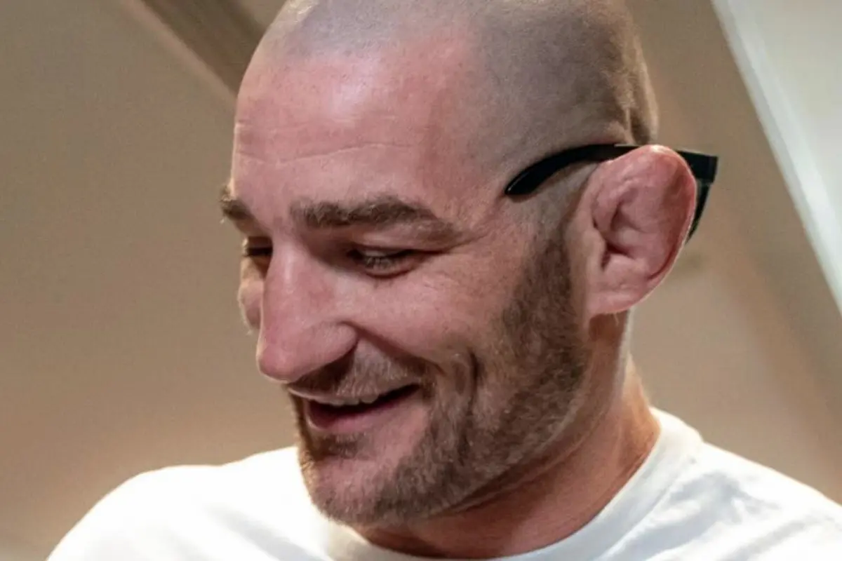 Makhachev vê trunfo escondido de Strickland contra Chimaev no UFC 328