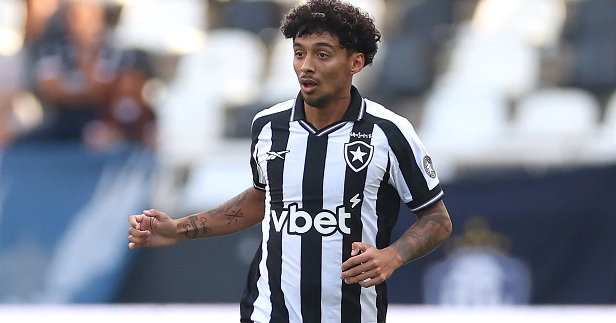 14 gringos, 9 vagas e uma hierarquia que já mudou no Botafogo
