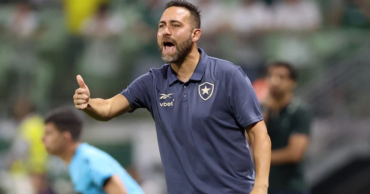 Ex-auxiliar de Anselmi no Botafogo assume clube argentino em crise