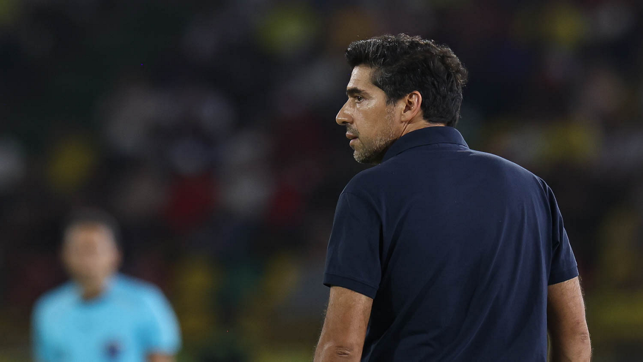 Abel concorda com pênalti, mas reacende ferida da final: 'Este ano o VAR vai funcionar'