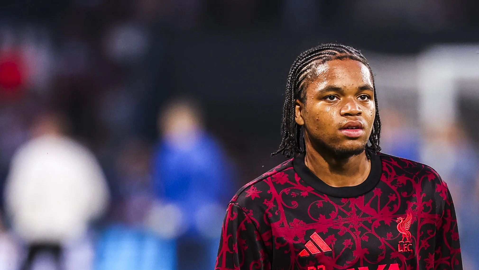 Ngumoha muda o Liverpool e expõe a aposta de Slot que pode decidir 2026