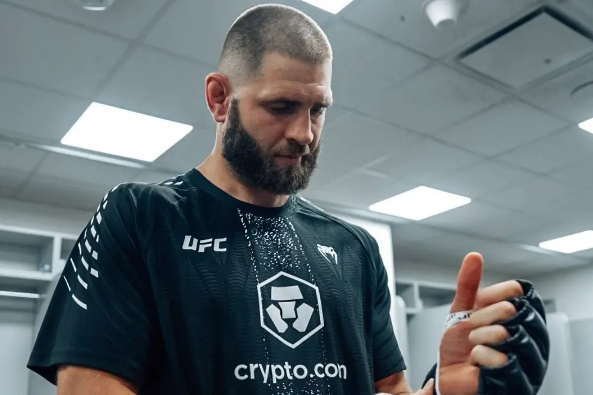 A frase de Prochazka após o nocaute que reacendeu a polêmica no UFC 327