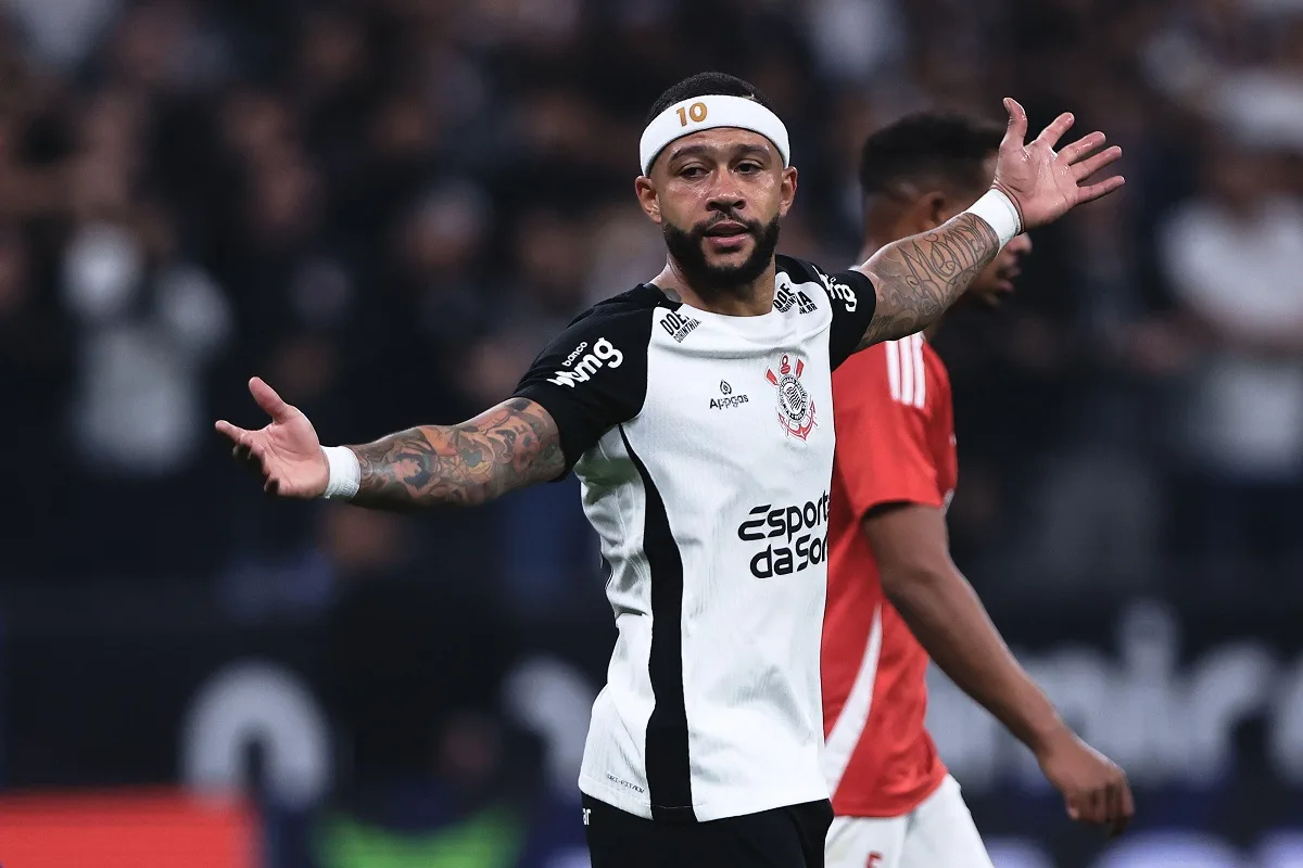 Memphis posta meme e expõe o ponto que trava seu futuro no Corinthians
