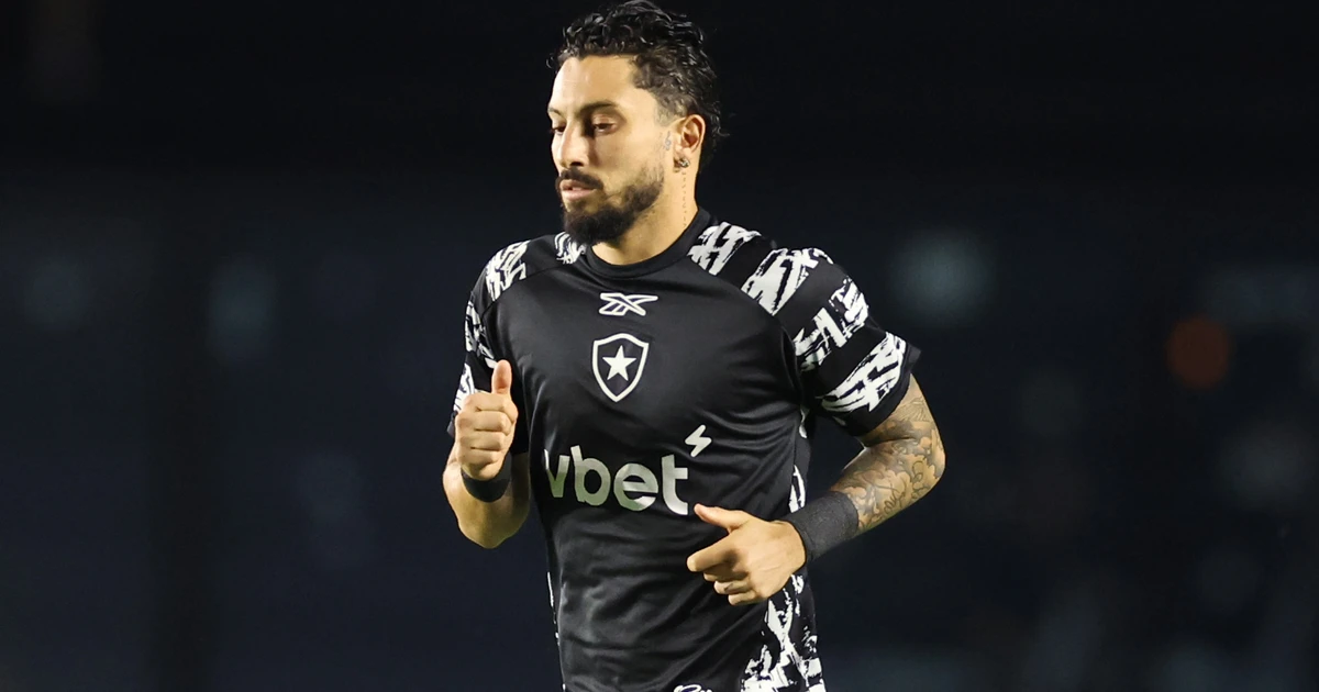Telles pode sair do time e muda o desenho do Botafogo na estreia de Franclim