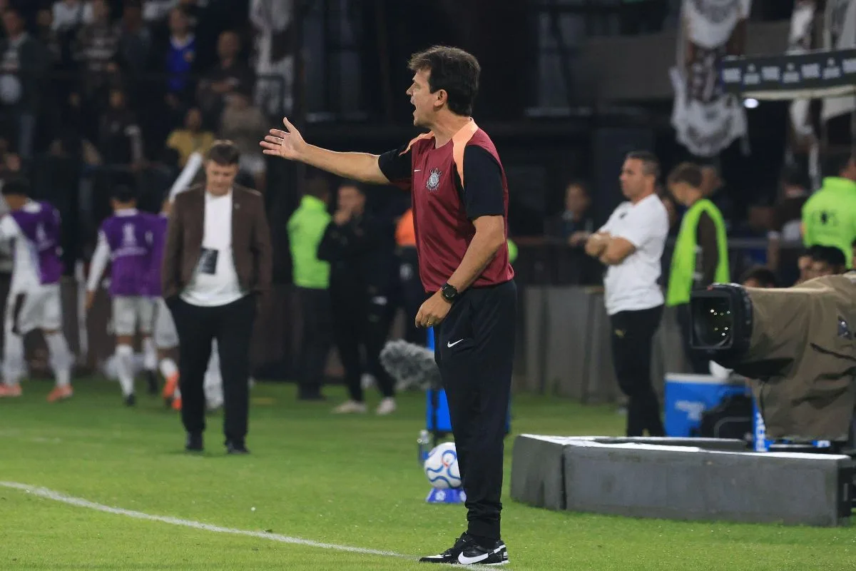 Diniz estreou com vitória, mas o Corinthians mostrou mais do que o placar