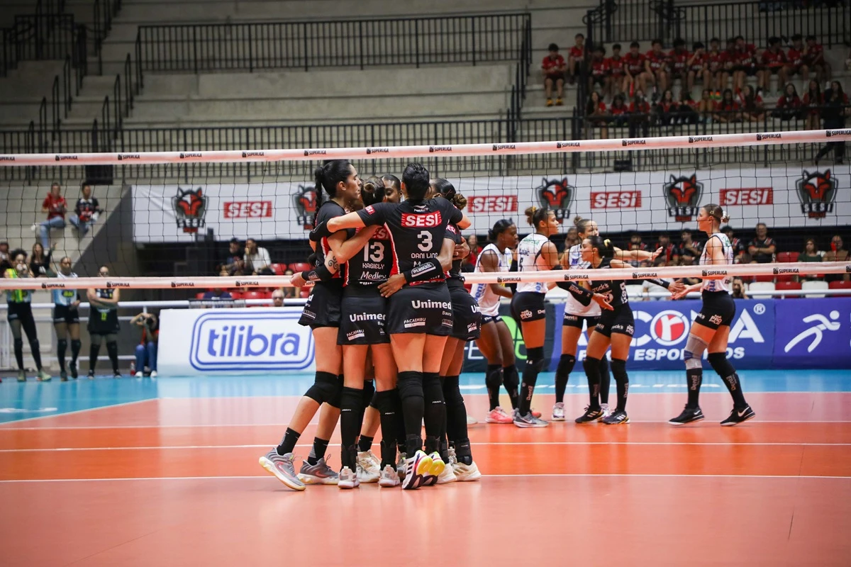 Sesi Bauru e Praia Clube decidem vaga na semi em jogo 3 da Superliga