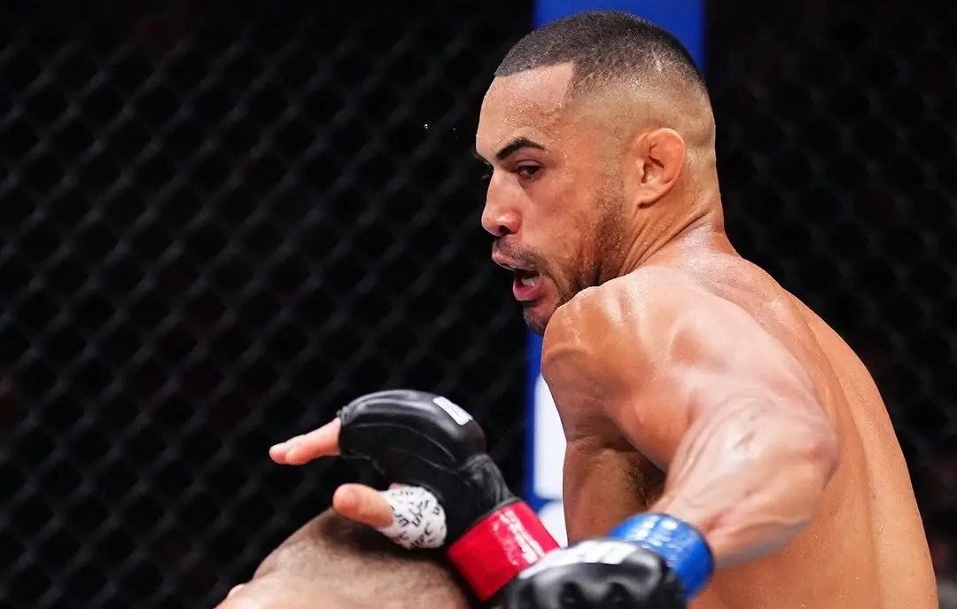 Ulberg vence Prochazka, mas joelho acende alerta pesado no UFC 327