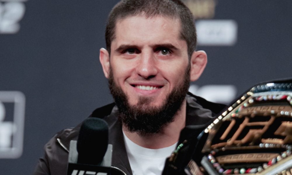 Makhachev solta a pista que pode mudar a fila de Prates
