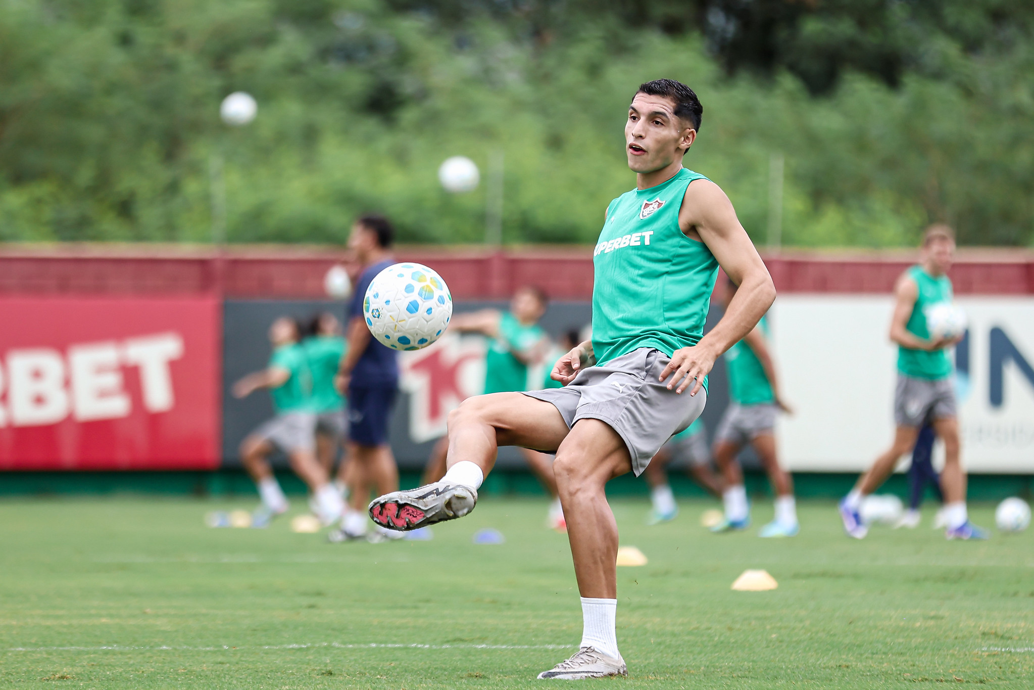Serna pode virar a chave do Flu no Fla-Flu e mexe no plano de Zubeldía