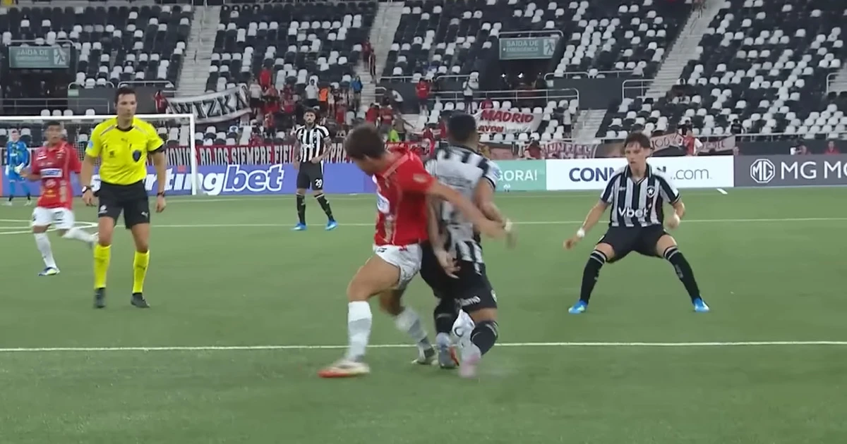 Simon bate o martelo no pênalti de Botafogo x Caracas