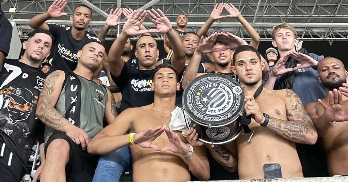Botafogo leva quatro nomes à arquibancada e a cena diz muito