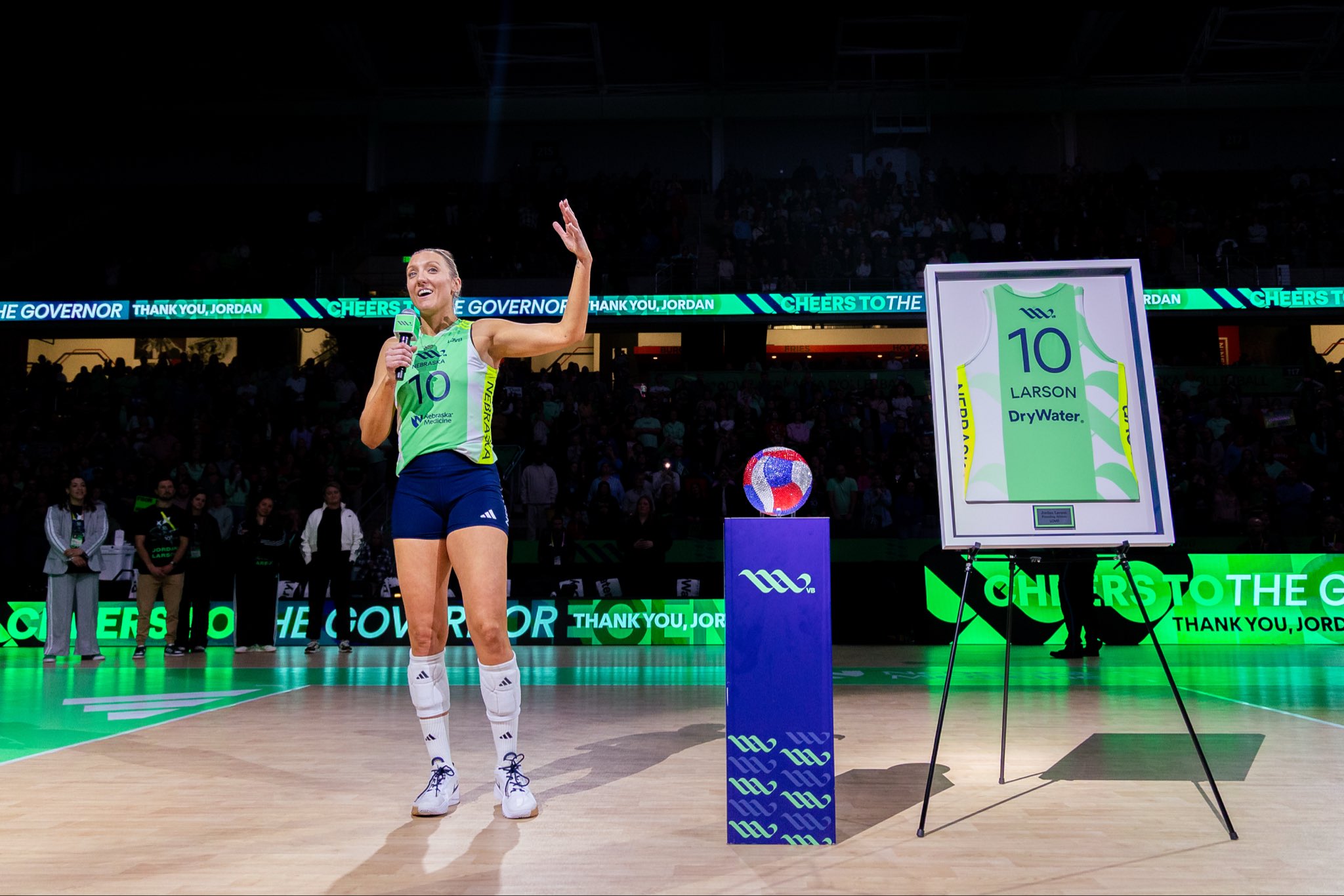 Jordan Larson encerra carreira profissional e se despede como lenda do vôlei