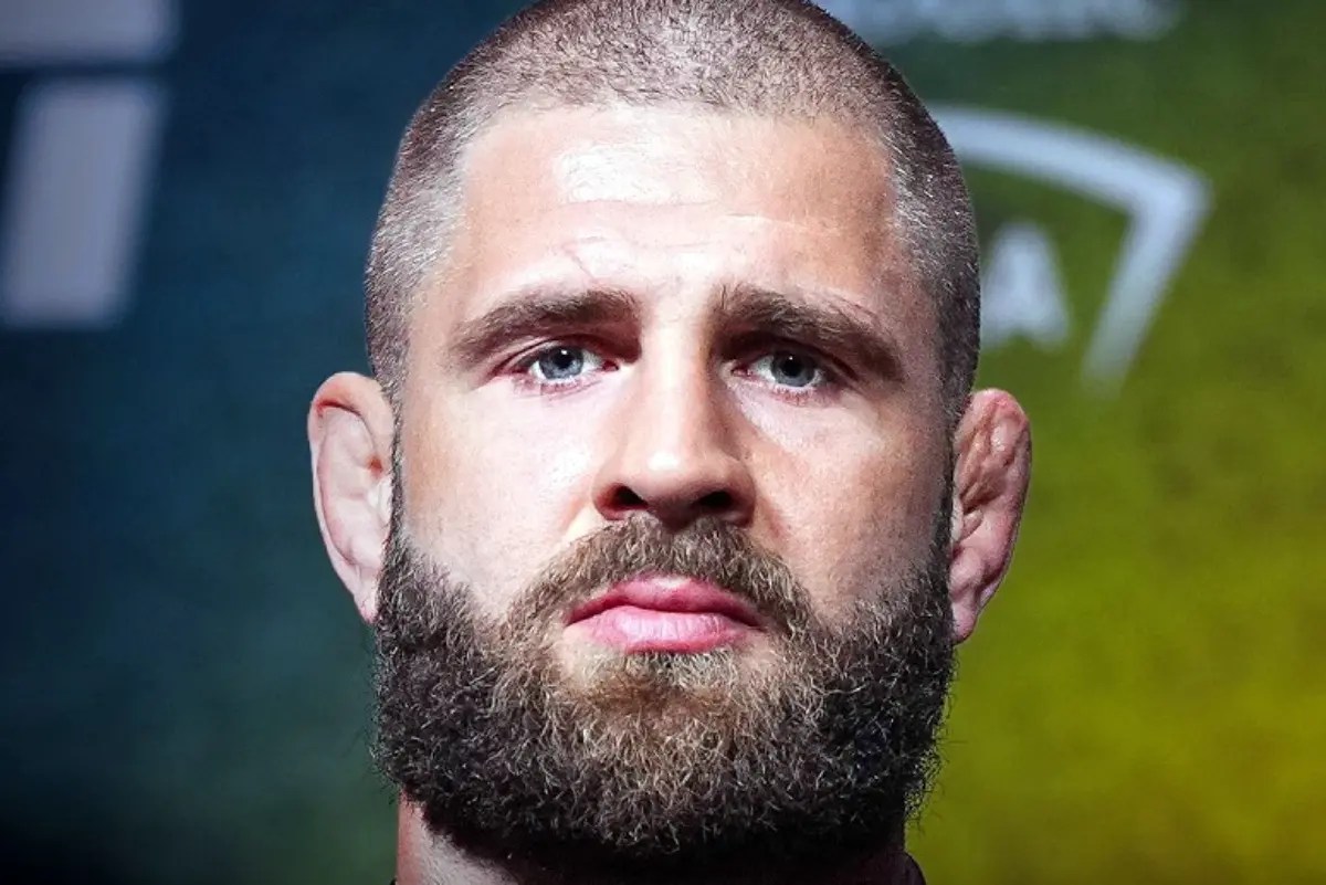 Prochazka admite o erro que o derrubou e revela o que vai mudar no UFC